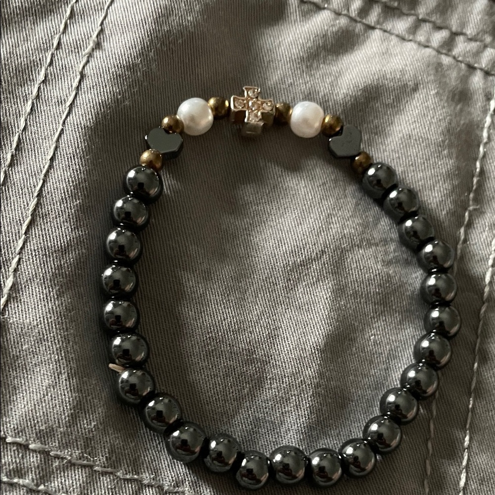 Pearl & Hematite Bead Stretch Bracelet with Gold Accent